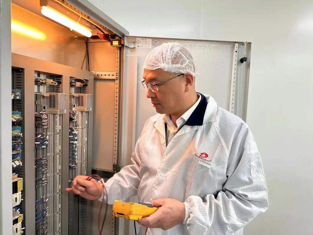 e73618a24435afa6dd6c8d5da0559e2d